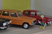 Lørdag. Se her da, en Renault 6 TL i 1:18 skala med Morten Smart med verktøykassa