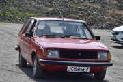 Lørdag. Så kommer det en Renault 18 TS fra 1980, dette er bare en av hans biler av merke Renault