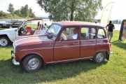 Lørdag. Men nå skjer det noe, Asgeir skal prøvekjøre en Renault 4 som er til salgs. Renault 4 var med sine 8.135.424 bygde biler en kjempesuksess og et vanlig syn i trafikken mange steder verden over