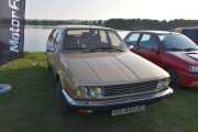 Lørdag. Bil 2. Renault 30 TX V6 Injection A fra 1981 er en spesiell bil. Introduksjon av R30 TX i 1978 så skriver dem at den hadde en kraftig Bosch K-Jetronic bensininnsprøytning 144 PS (106 kW) versjon av 2664cc V6-motoren, 5-trinns manuell eller 3-trinns automatisk girkasse. Den hadde også lettmetallfelger, elektriske vinduer allround, elektrisk soltak, møbeltrekk i velur og hodestøtter foran og bak. Jeg tror den til og med har cruise kontroll