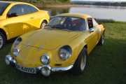 Lørdag. Bil 11. Renault Alpine A110 er en toseters sportsbil som er laget av franske Alpine mellom 1961 til 1977. Den var tegnet av Giovanni Michelotti og introdusert i 1961 som en videreutvikling av Alpine A108 som ble laget 1958–65. Bilen nådde internasjonal berømmelse i begynnelsen av 1970-årene, da den deltok i den nyopprettede International Championship for Manufacturers, et internasjonalt mesterskap for produsenter, og vant flere arrangementer rundt i Europa. Modellen blir betraktet som en av de sterkeste rallybiler for sin tid