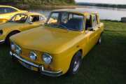 Lørdag. Bil 12. Renault 8S er kompromissbilen som presenteres med gul maling og et sportslig eksteriør. Utstyrt med en front som er identisk med Gordini, bortsett fra at de sentrale frontlysene ikke er jod og at frontlysfelgene ikke har en tunge, men et "hull".  Nå begynner vi og nærme oss hva S betyr