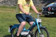 Lørdag. Denne så vi på i går også, den er fransk så det holder. Vi ser på en Motobecane Mobylette Mobymatic fra 1978