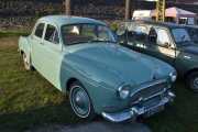 Lørdag. Bil 26. Renault Fregate fra 1958 er den eldste bilen på treffet.  Renault Fregate ble presentert for pressen på Palais de Chaillot i Paris 30. november 1950 av Pierre Lefaucheux