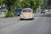 Lørdag. Men vent litt, her kommer det en Volkswagen VW 1300 fra 1966. I 1966 ble standardmodellen 1200 erstattet av 1300, det var året hvor nøkkelen til dørlåsen også passet som tenningsnøkkel