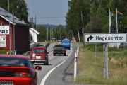 Lørdag. Men kjører du en Renault 6 så hjelper det ikke og gi bånn gass, det skjer ingen verdens ting. Så vi legger oss inn igjen