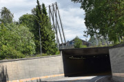 Så kommer vi til Vinger tunnel som er 114 meter lang og ble åpnet i 1991. Men lokomotivet der oppe fikk jeg ikke helt tak i