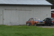 Da kom jordebiler som kunne kjøre over alt, ta snarveier gjennom åkeren. Dette tror jeg er en Volvo Amazon forresten