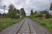 Jeg tror Solørbanen feiret 130-årsjubileum i 2023. Banen er 94 km lang og er ikke elektrifisert som du ser her. Damplokomotiv var i bruk så sent som 1969, nå er det vel dieseltog som gjelder