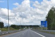 Men nå er det full gass, jeg ligger i 80 km/t og har 56 km å kjøre. Det skulle vel la seg gjøre på rundt en time med litt stopp underveis