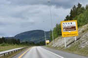 Her ligger også Hunderfossen Eventyrpark som tidligere het Hunderfossen Familiepark, den åpnet i 1984