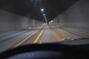 Men hvilken tunnel er jeg i nå? Jeg tror det er Hundorptunnelen som åpnet i 2016 og den er 4 164 meter lang