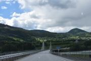 Så må vi over Lågen og her har vi Harpe bru som også ble åpnet i 2016 og er 324 meter lang. Den kjørte vi over i 2019, da var den 330 meter lang