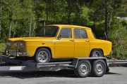 En Renault 8 er ikke bare en Renault 8 hvis du ser på frontlyktene. Det kan være en S, Super eller rett og slett en Gordini som er lakkert gul