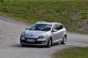Neste bil som kommer er ikke hvem som helst, her sitter Kong Gustav i en Renault Megane fra 2013