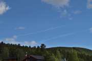 To jagerfly har flydd over her, men nå er ikke jeg her for å se i luften