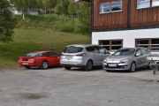 Her var det litt dum parkering, men HD-HD kan ikke være Innlandet. Vi ser på den røde litt senere, den har to boble eksosrør...