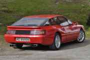 Da skal vi se på den røde en gang til som stod der oppe i sted. Dette er ikke en Renault Alpine A310, men det er en Renault Alpine V6 Turbo fra 1985, kan bli litt innviklet dette her