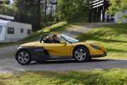 Så kommer det en åpen bil, altså uten tak. Det er en Renault Sport fra 1997 og legger du til Spider, så blir det bra