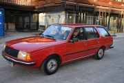 Vakker, ikke sant? Vi har tatt bilde av en Renault 12 stasjonsvogn tidligere i dag, så da kan vi sammenligne