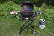 Webergrillen er varm og det virker som man har kontroll på maten