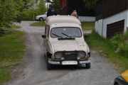 Renault 4 er heller ikke så enkel, når den har et høyt tak bak, så kan det være en F4 eller F6 blant annet