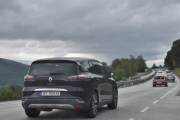 Her kommer Renault Espace og endelig kan vi få hele navnet. Dens fulle navn er Renault Espace Initiale, vi burde kanskje legge til Paris
