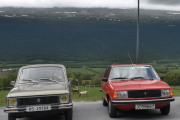 Så er vi ute igjen etter en god lunsj. Begge disse to her er gruppeeksperter i klubben. Renault 6 x 3 blir Renault 18, den var nok litt for dyp