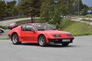 ZZ Topp er en muskelbunt som heter Renault Alpine A310 og er fra 1981. Han som kjører bilen har akkurat fått lappen - tror jeg