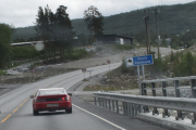 Du skal jobbe litt med å holde følge med en Renault Alpine V6, men fartsgrensene her oppe hjalp meg litt
