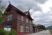 Vinstra stasjon var tegnet av Paul Due, og ble åpnet 2. november 1896. Da vet vi det