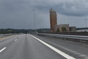 Her ser vi Wood Hotel i Lillehammer, det er 85,4 meter høyt. Noen skriver verdens høyeste, men da må det være bygd i tre
