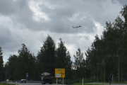 Men jeg gir meg ikke helt enda, det må da være mulig å kjøre rundt. Her ser jeg Norwegian i luften