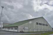 Her finner jeg også hangaren til Gardermoen Flyklubb, dem har vært her siden 1950 og Oslo lufthavn Gardermoen åpnet i 1998. Så det har vært flyplass aktivitet her før