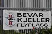 Dette vekker minner, første gang seg så et banner med BEVAR KJELLER FLYPLASS var i 2019, det hang bak et fly mens jeg så etter fugler