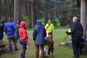 Grillen er fyrt opp og vi samles rundt
