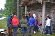 Maten er spist og vi nyter varmen fra grillene