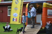 Ja da, så får tøffeste jente premie både for og ha overlevd Paint ball og konkurransen