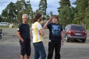 Gutta boys hilser på oss når vi kjører forbi