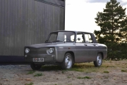 Vi tar en tur rundt og ser hvem som har kommet vi. Her ser vi en Renault 8 som er ganske nyoppussa hvis jeg ikke tar feil