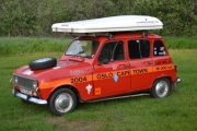 Renault 4 med skiboks på taket, men det kan hende du for en overaskelse senere