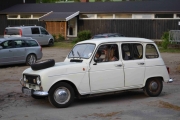Her kommer det en til og det er en Renault 4