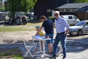 Noen andre er også tidlig oppe, dette er dessuten sjåføren til Renault Floride som vi så nede på stranden