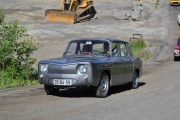 Neste bil har heller ikke problemer med bakken, det er en Renault 8. det ser du på panseret