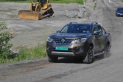 Nå må dere slå opp i en katalog eller Google på Internett. Her kommer en Renault Alaskan tror jeg