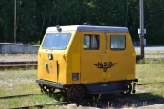 Ut igjen, nå må vi se på lokomotivene. Denne var søt og liten