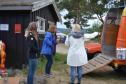 Ut ifra posisjonen til disse skulle man tro det stod en hest inne i Pub Goelette som var en hestebil en gang i tiden