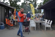 Grillen er klar og pølser står først på menyen