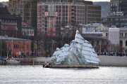 Oslo Havn. Isfjellet ble tauet inn i Oslofjorden i 2009, her kan vi se den fra en annen vinkel