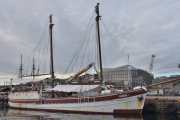 Oslo Havn. Båten Helena ble bygget ved Moen Båtbyggeri i Risør i 1946 og er en stor solid treskute som er konstruert etter alle skipsbyggerkunstens regler
